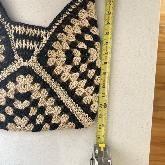 NEW Goegeous Handcrafted Crochet Patterned Bag - Black and Tan - Picture 10 of 12